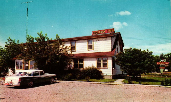 Holiday Inn - Old Postcard